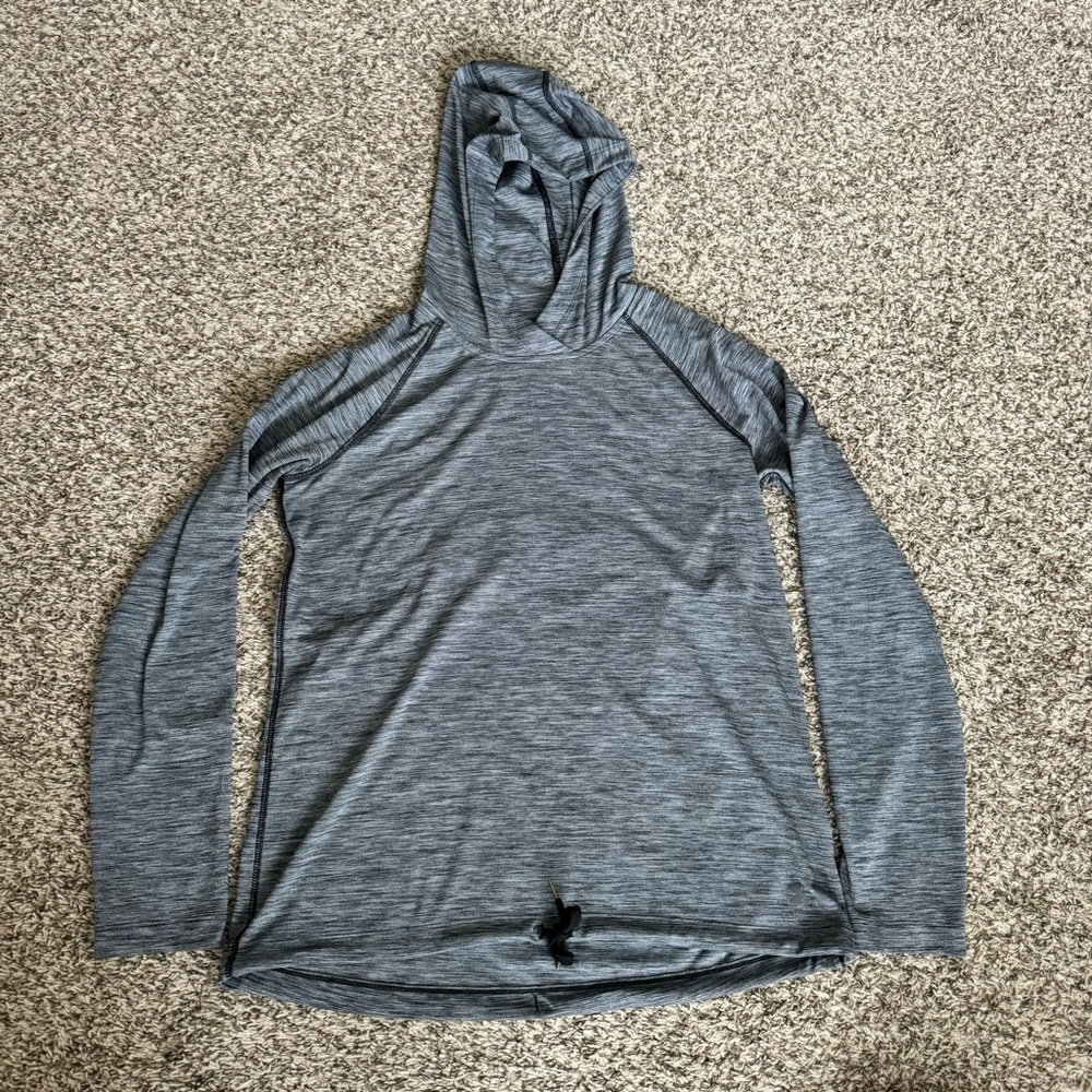Under Armour Heat Gear Hooded Sweatshirt, women’s small, Lightweight